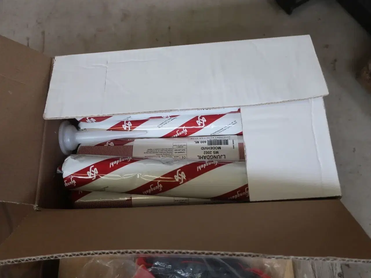 Billede 4 - Handsker og fugemasse