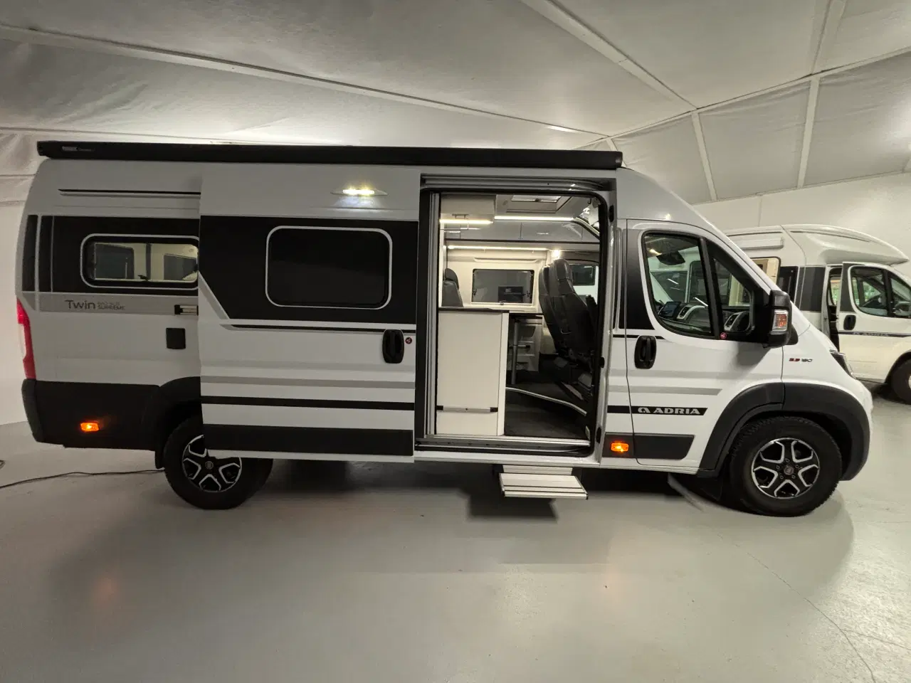 Billede 4 - Autocamper til salg - Adria 640 SLB Twin Supreme