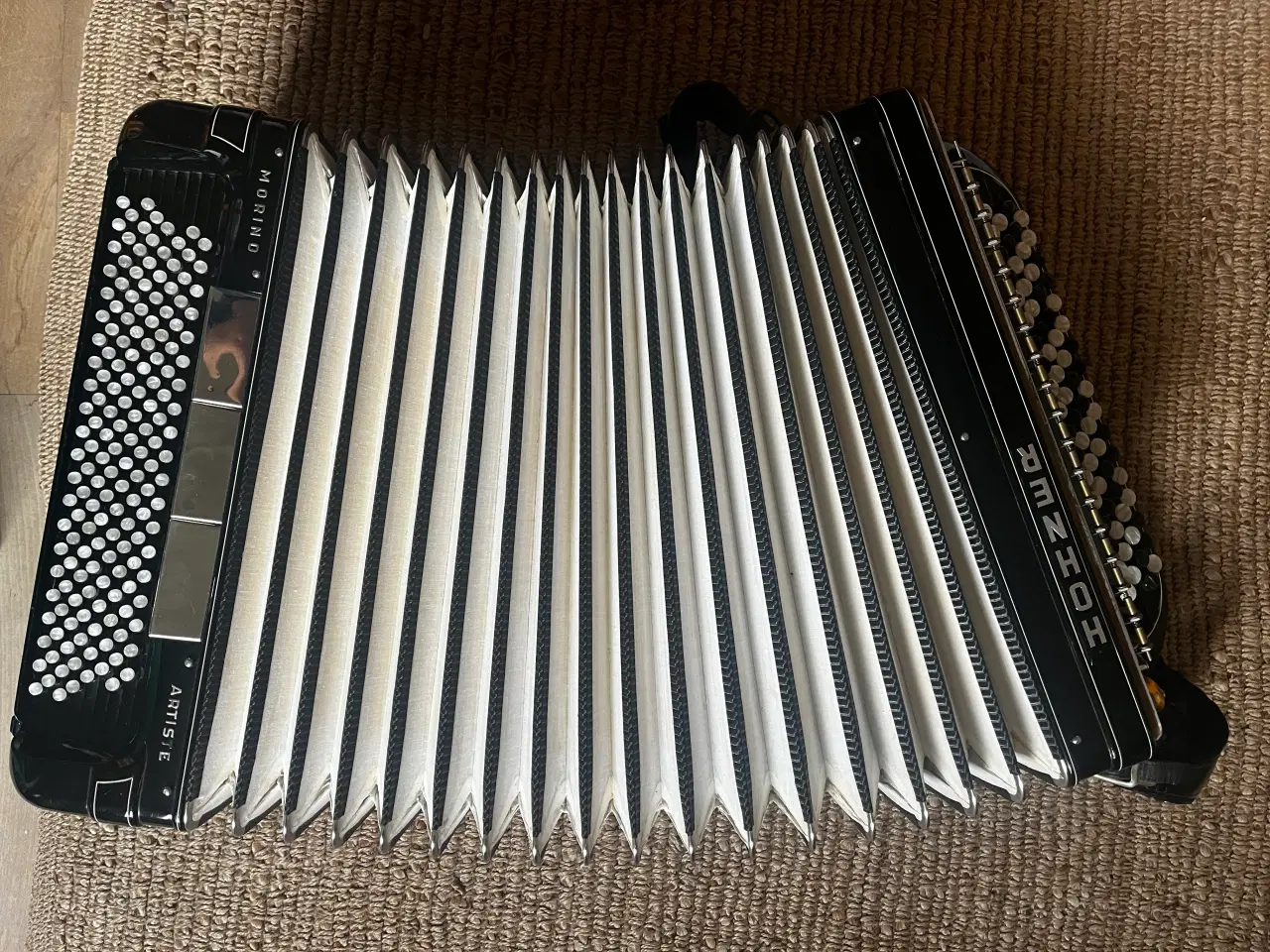 Billede 9 - Unik Hohner kvalitetsharmonika der kun fås brugt