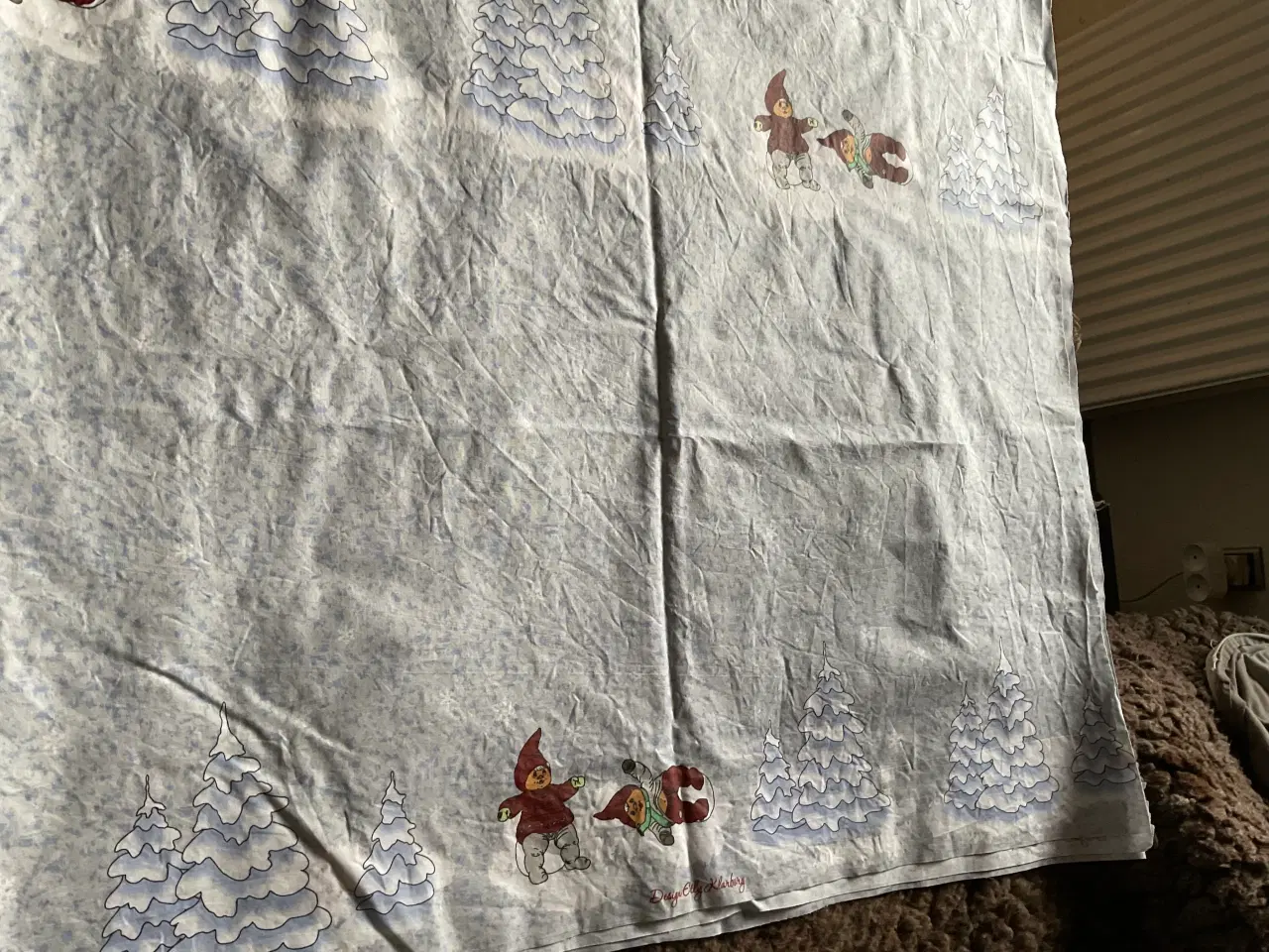 Billede 4 - Klarborg voksdug med nisser og sne