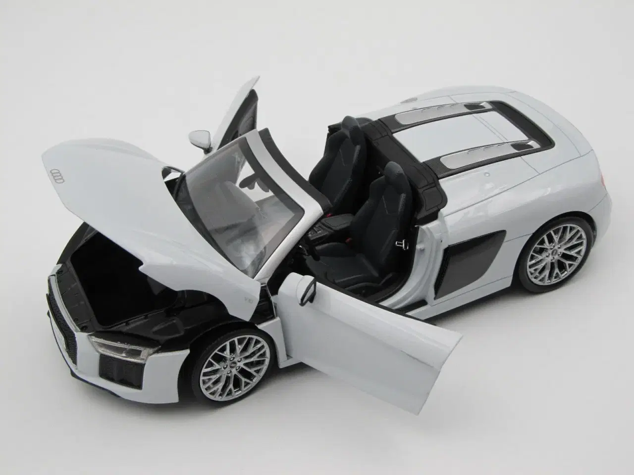 Billede 7 - AUDI Dealer Edition  2016 Audi R8 Spyder 1:18 