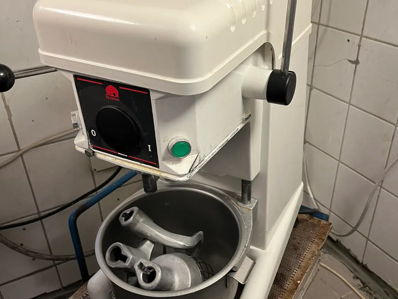 Billede 1 - Bjørn røremaskine med skål,piskeris,spartel og dej