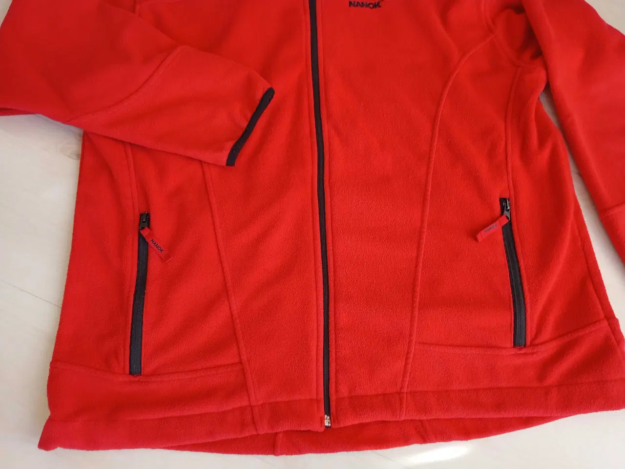 Billede 3 - NANOK Fleece jakke. Rød