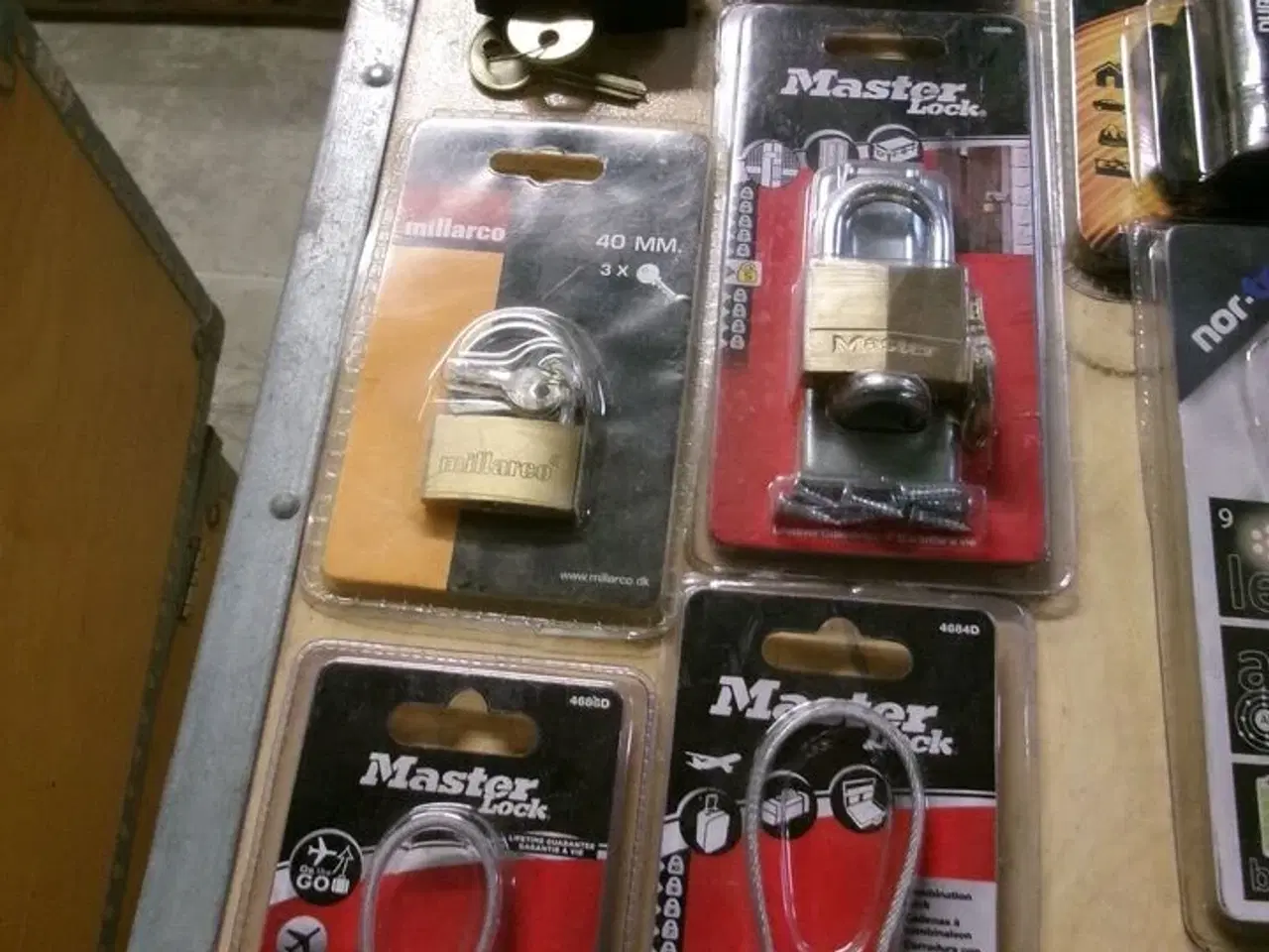 Billede 7 - Brevsprække, dørhåndtag, batteriopladere, dørklokke, lommelygter, hængelåse