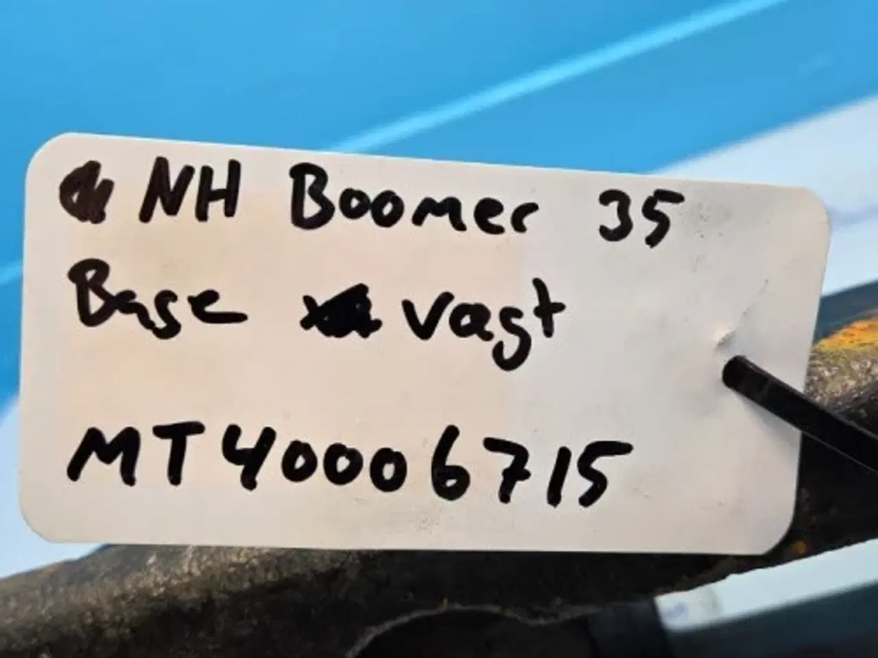 Billede 12 - New Holland Boomer 35 Vægt MT40006715