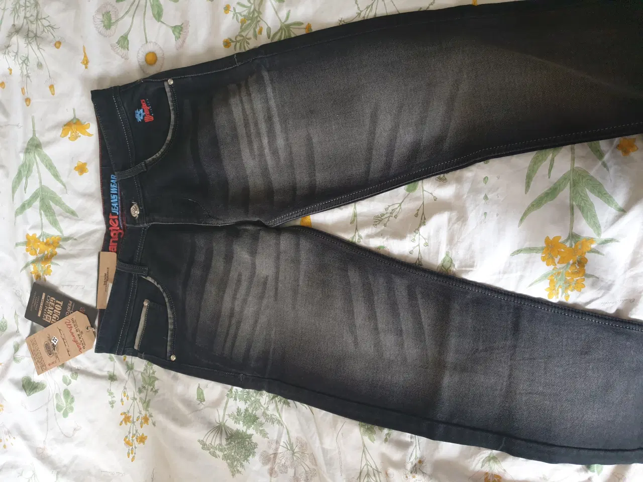 Billede 4 - Jeans, Wrangler, str. 32, Sort. Ubrugt