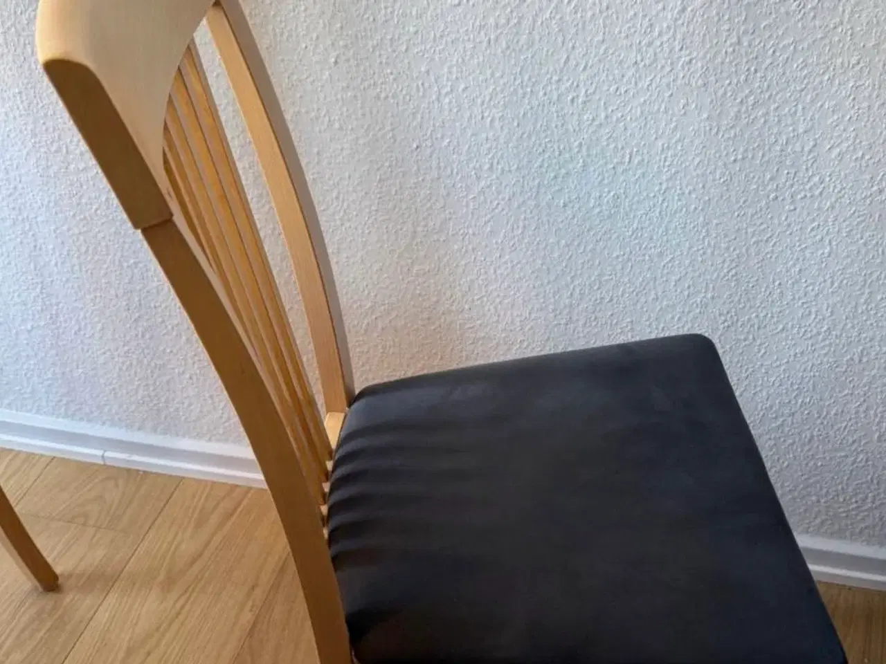 Billede 7 - Spisebord med 6 stole