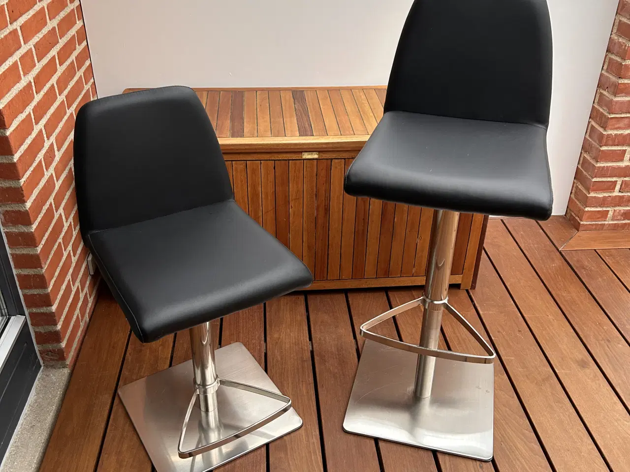 Billede 1 - 2 Barstole med drejelig sæde
