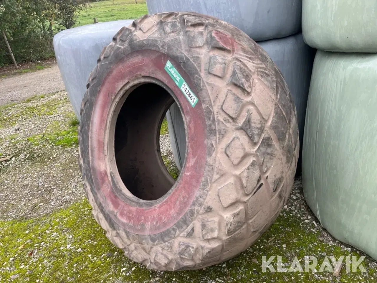 Billede 2 - Dæk Goodyear All weather til gødningspreder