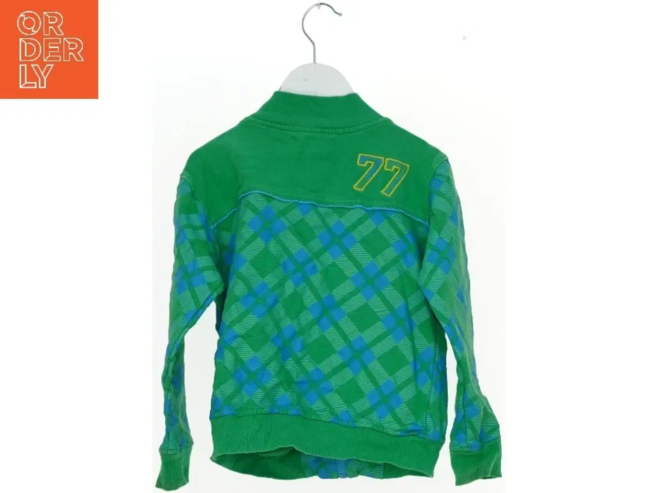 Billede 2 - Grøn jakke med tern og tekst fra Entry (str. 104)