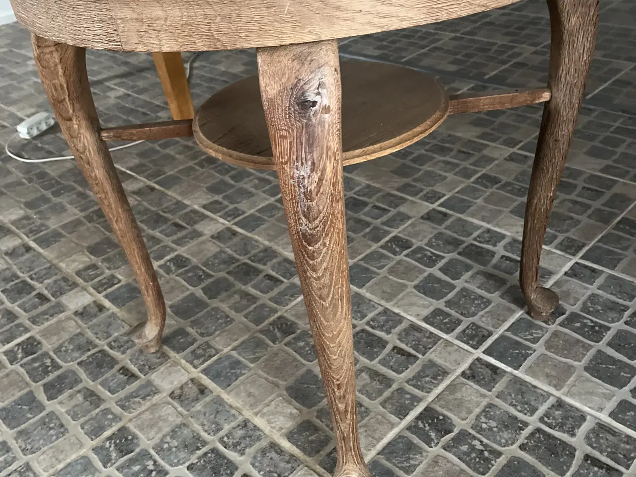 Billede 3 - Rundt bord med hylde under