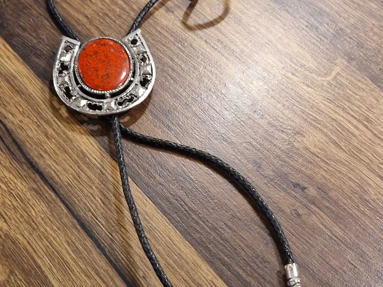 Billede 6 - Amerikansk vintage Bolo Slips med rød sten