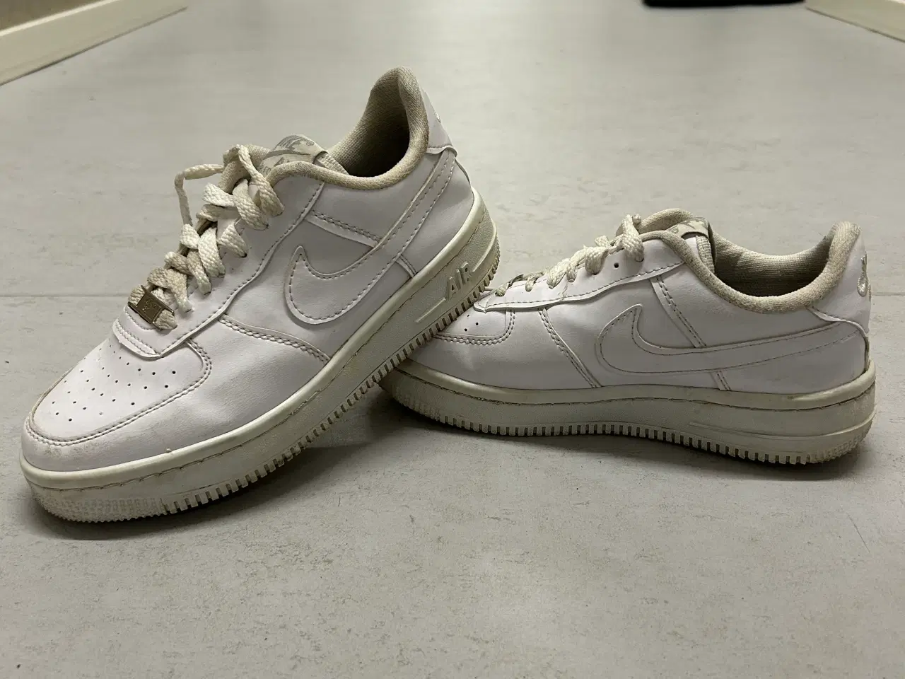 Billede 1 - Et par super lækre Nike Air Force 1 i størrelse 38