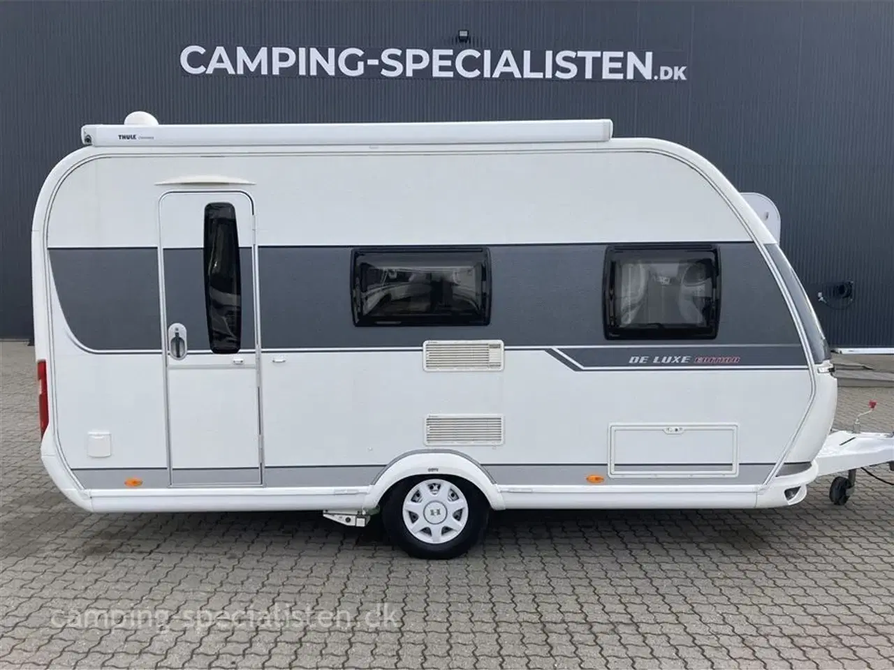 Billede 1 - 2015 - Hobby De Luxe Edition 440 SF   2015 Hobby 440 SF De Luxe Edition med markise fra 2020 - se den nu hos Camping-Specialisten.dk Silkeborg