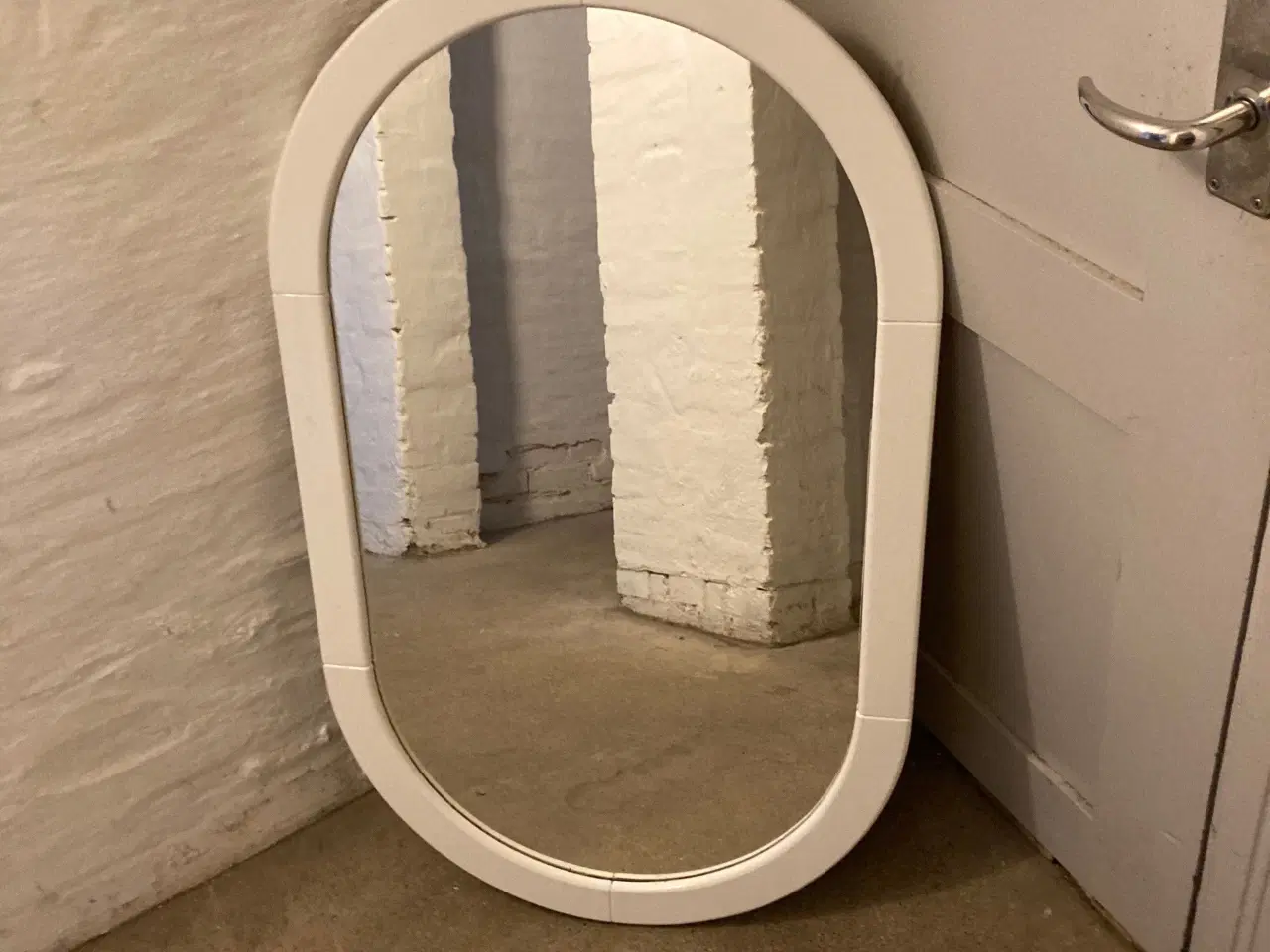 Billede 1 - Ovalt spejl hvid højde 1 m bredde 60 cm er ok