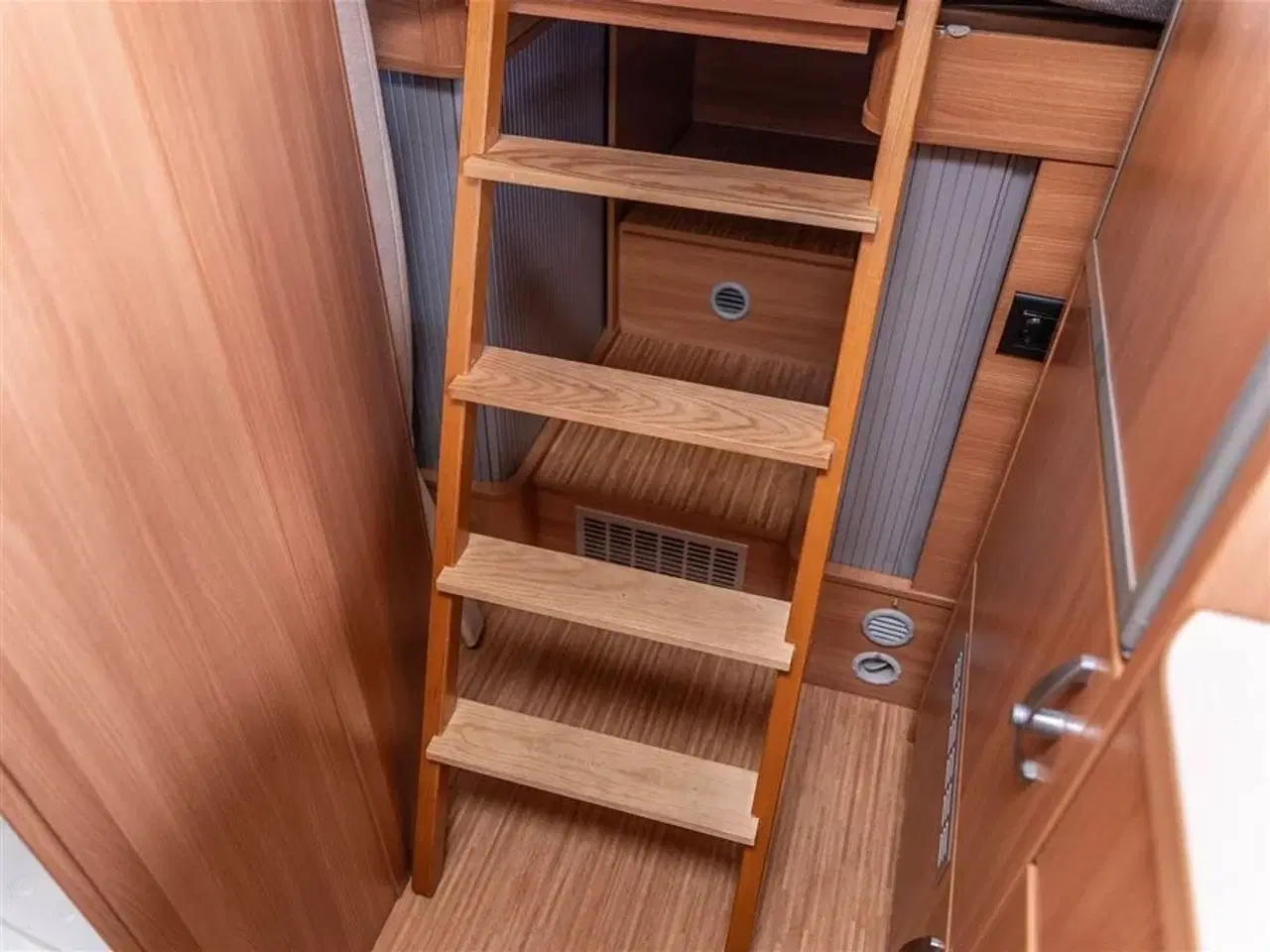 Billede 26 - 2012 - Knaus Sport 700 TI   Knaus 700 Sport – Veludstyret og klar til nye eventyr! Sælges til CVR