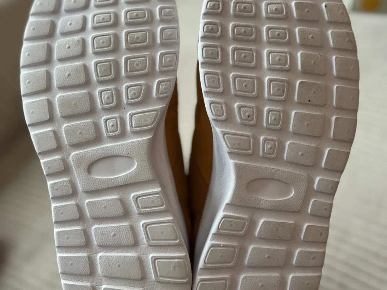Billede 8 - Nye sko, str. 39