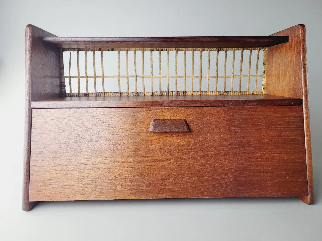 Billede 2 - Fed retro hylde entremøbel i teak med med låge