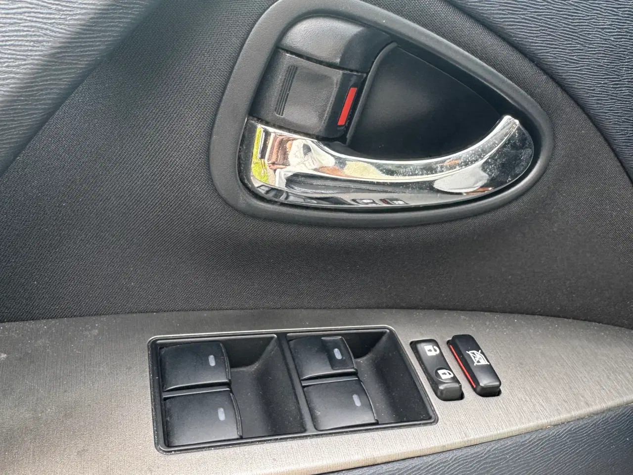 Billede 8 - NYSYNET OG NYSERVICERET TOYOTA AVENSIS