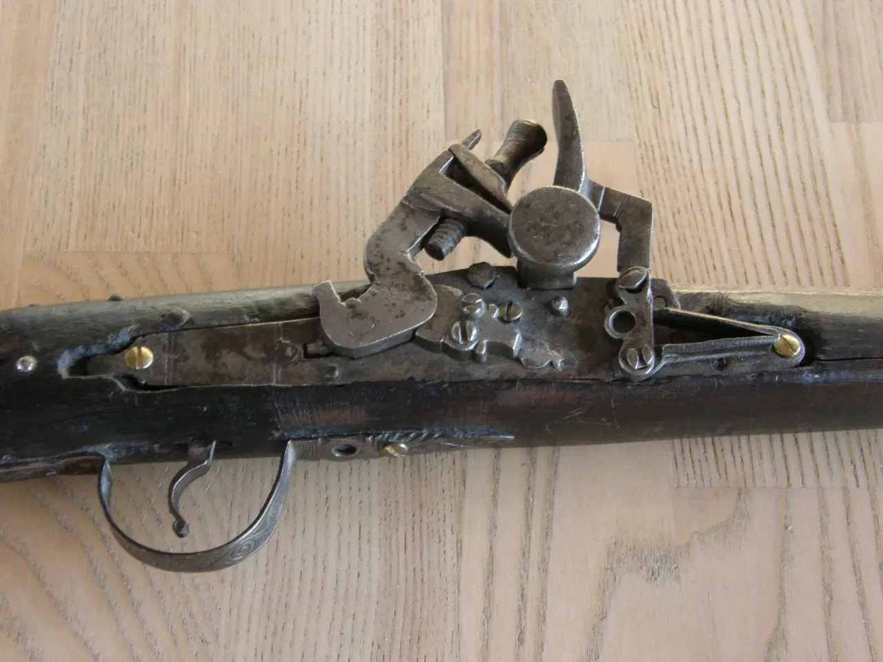 Billede 3 - Antik flintelåsgevær.