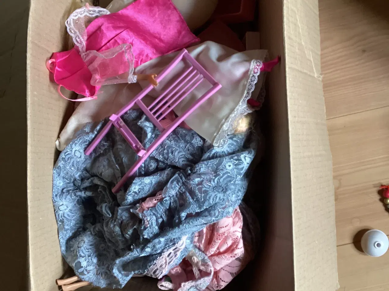 Billede 3 - Barbiedukker med hus