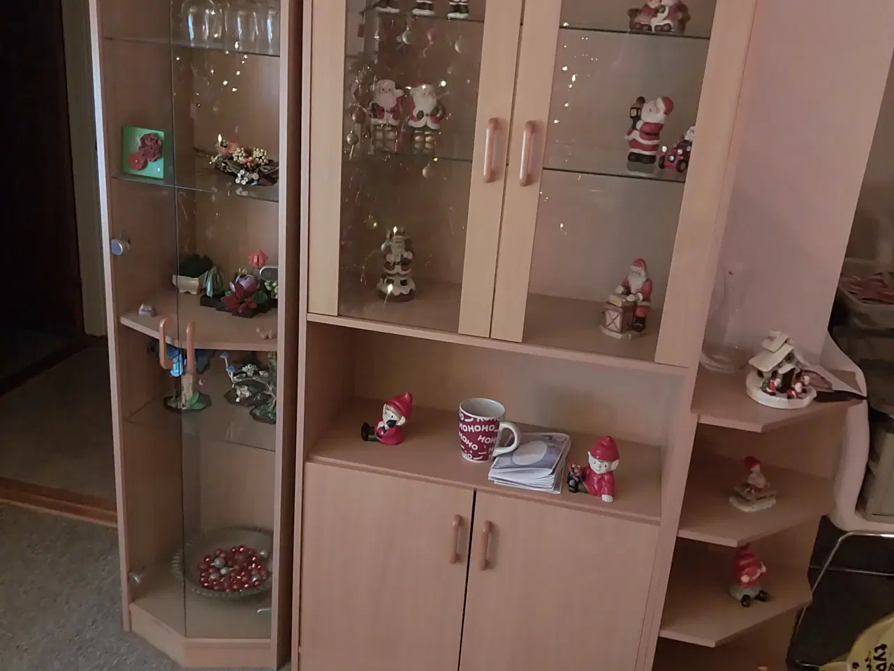 Billede 1 - To reoler  og en lille reol til salg