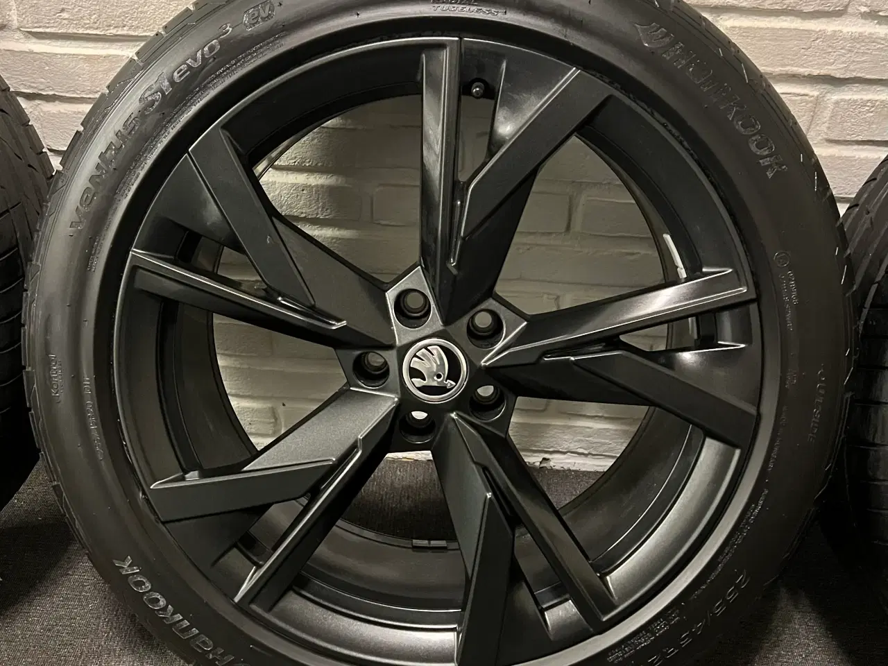 Billede 3 - Originale Skoda Enyaq fælge med sommerdæk