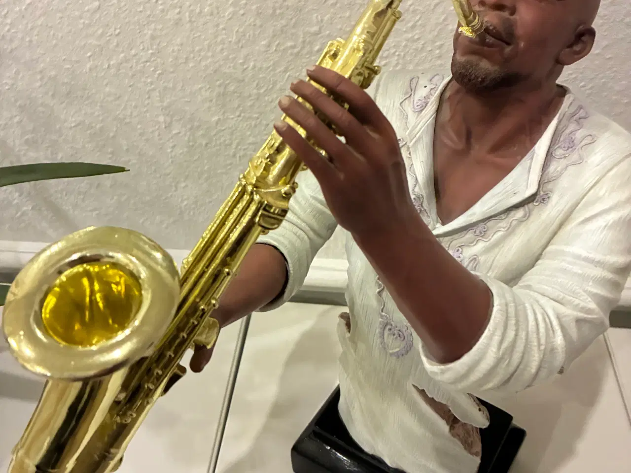 Billede 1 - Spillemand i Keramik  spille saxofon massiv 