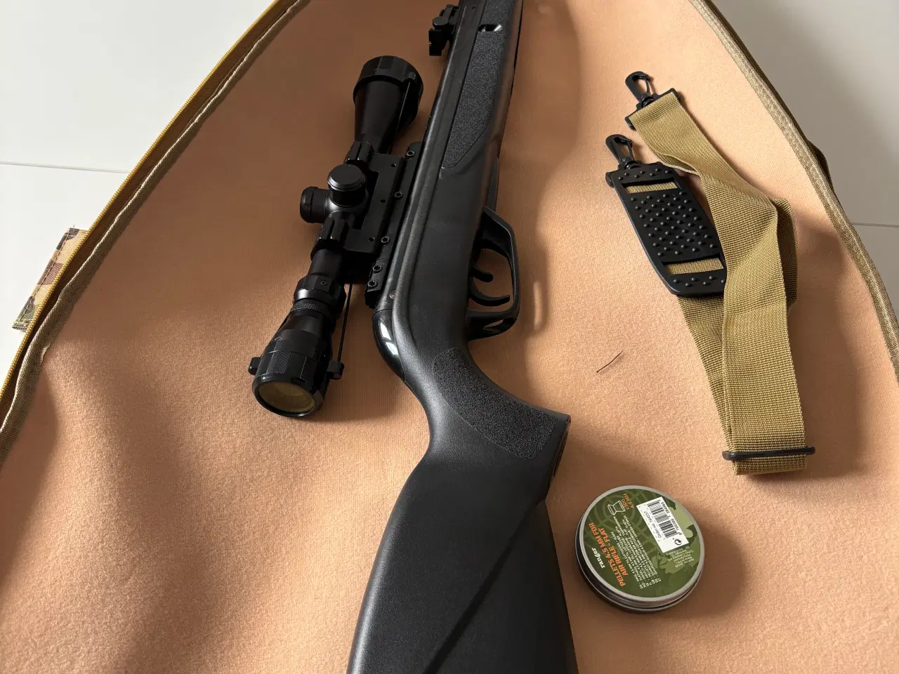 Billede 1 - Kraftig luftgevær med kikkertsigte