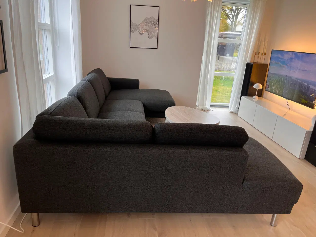 Billede 10 - Flot mørkegrå u-sofa – nyrenset