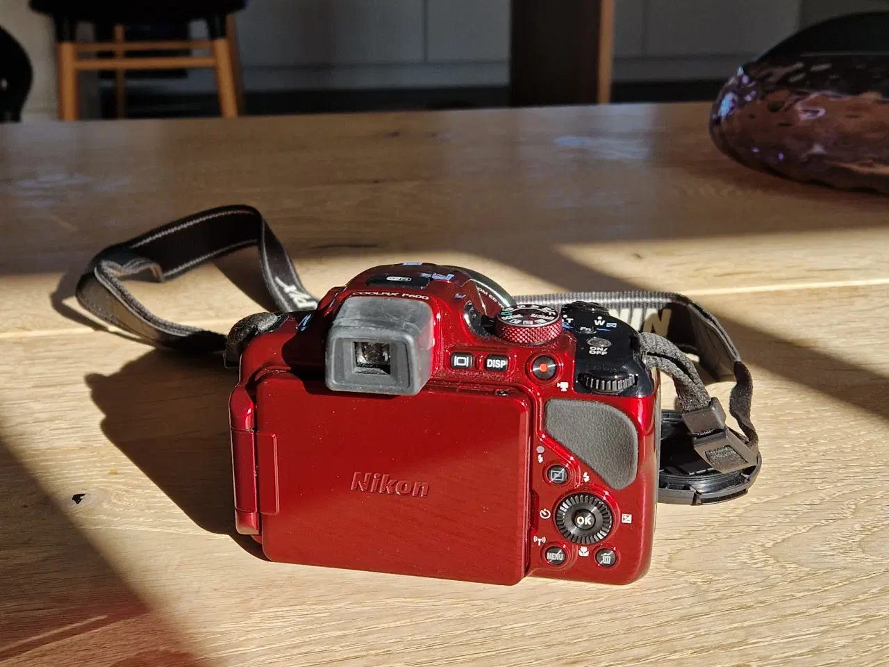 Billede 3 - Rødt Nikon digitalkamera sælges