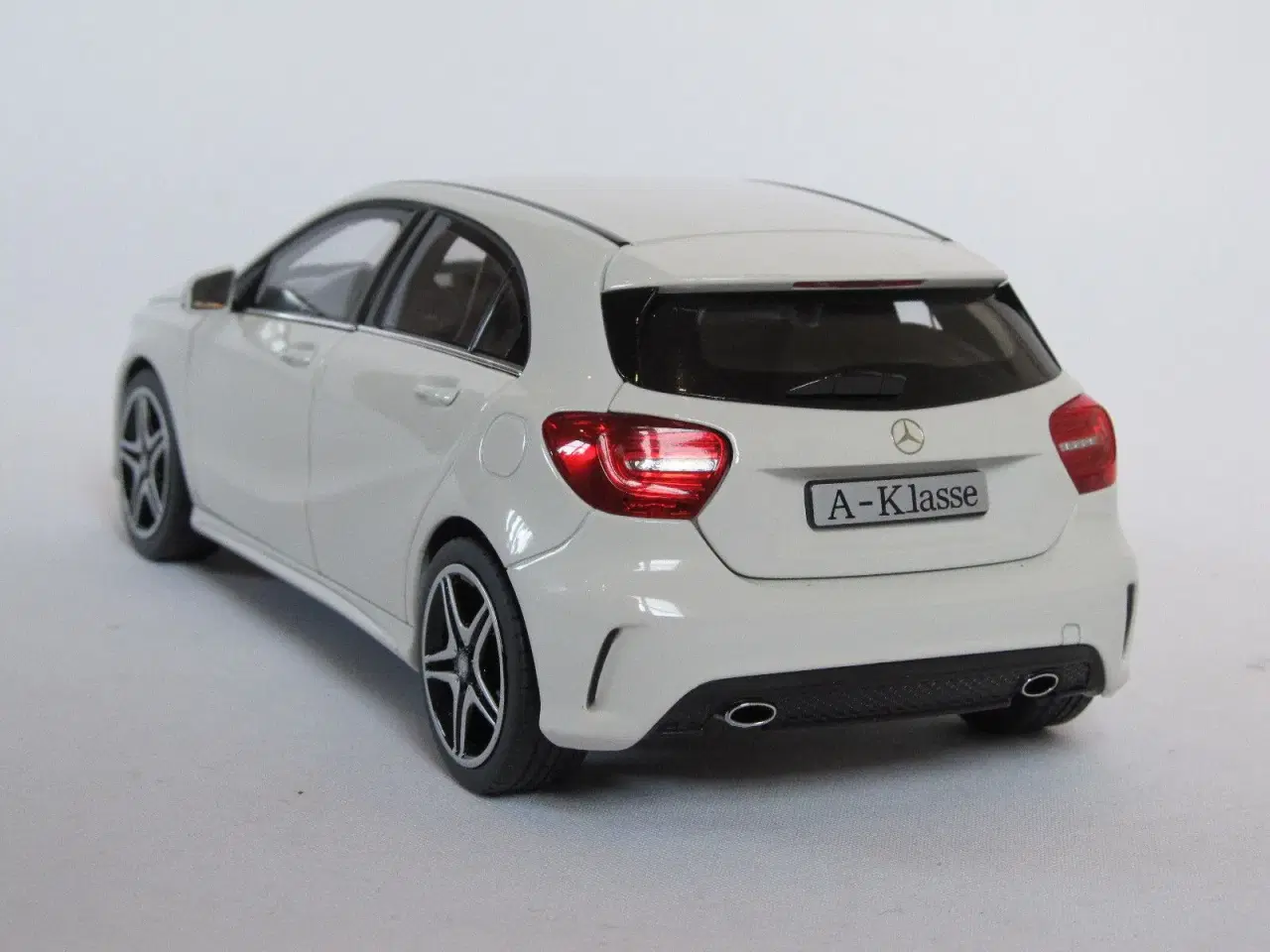 Billede 6 - 2013 Mercedes A-Klasse AMG 1:18  Type W176 