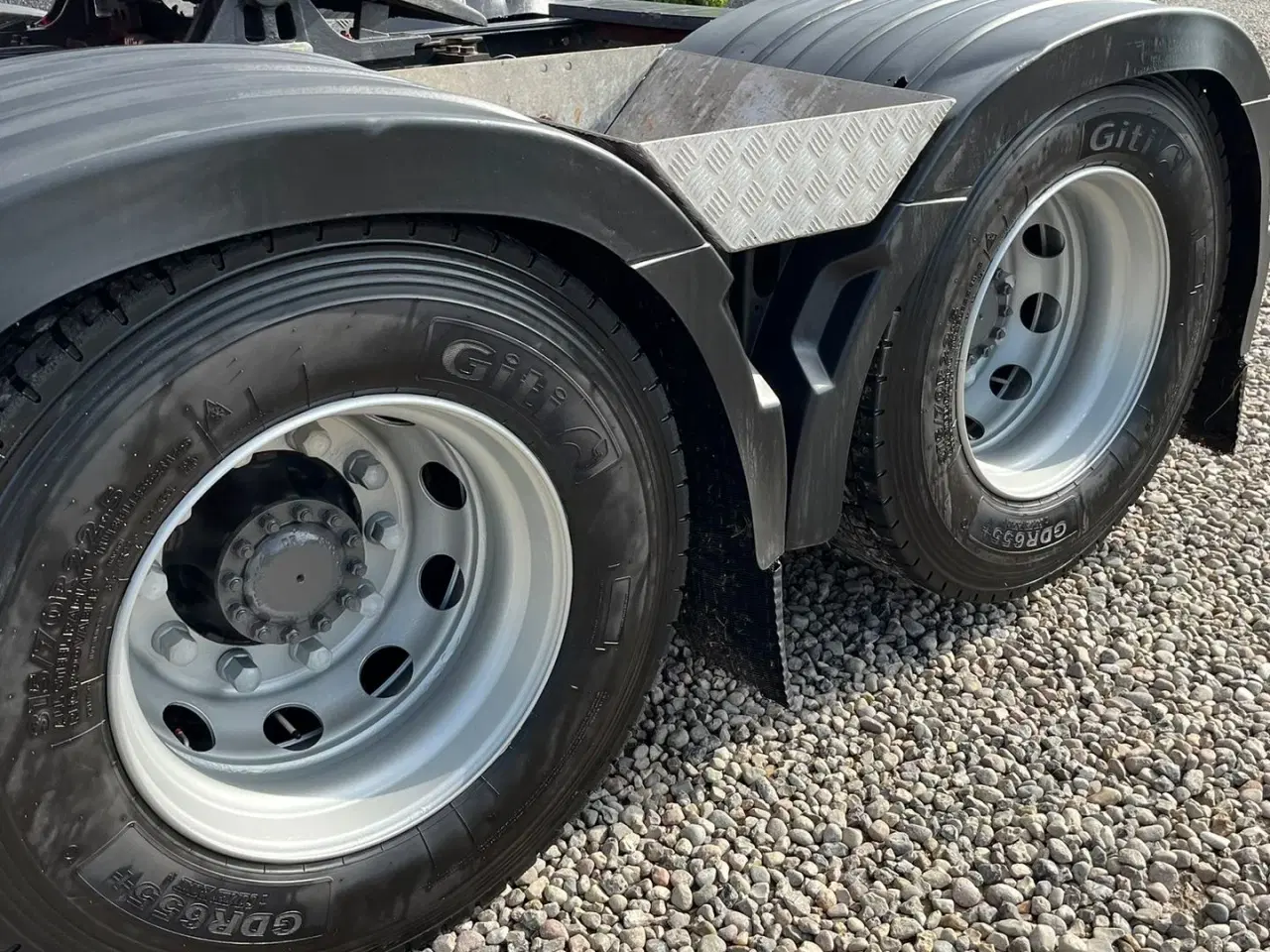 Billede 23 - Volvo FH 500 6x4 med tandemløft og aftagelig HMF 1150 kran+ 2 strengs hydraulik. Evt udlejning, ring og forhør