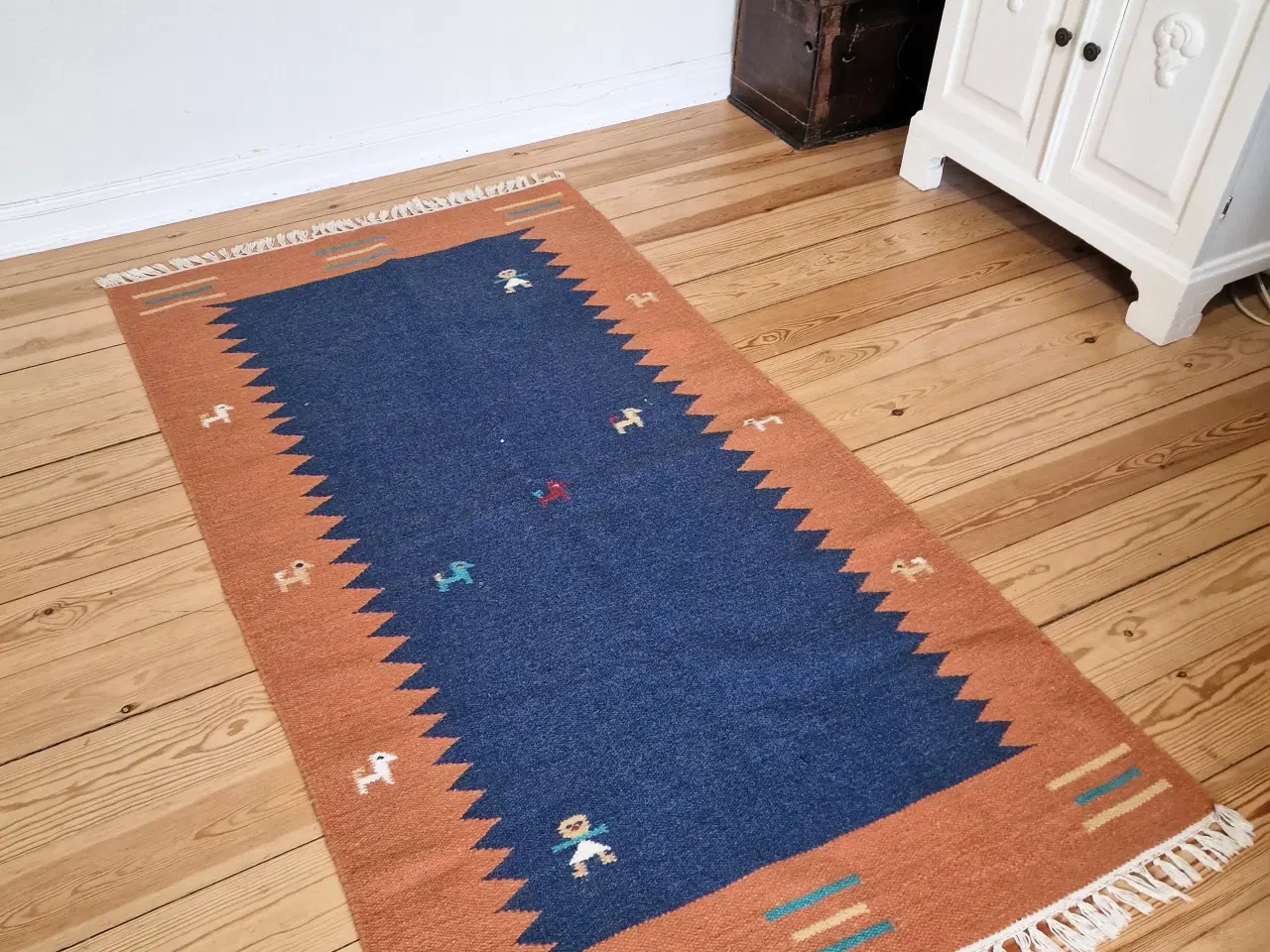 Billede 4 - Orange og blå kelim tæppe.