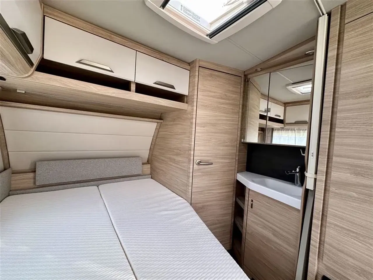 Billede 8 - 2021 - Knaus Südwind 450 FU "60 Years"   Flot campingvogn med telt og mover