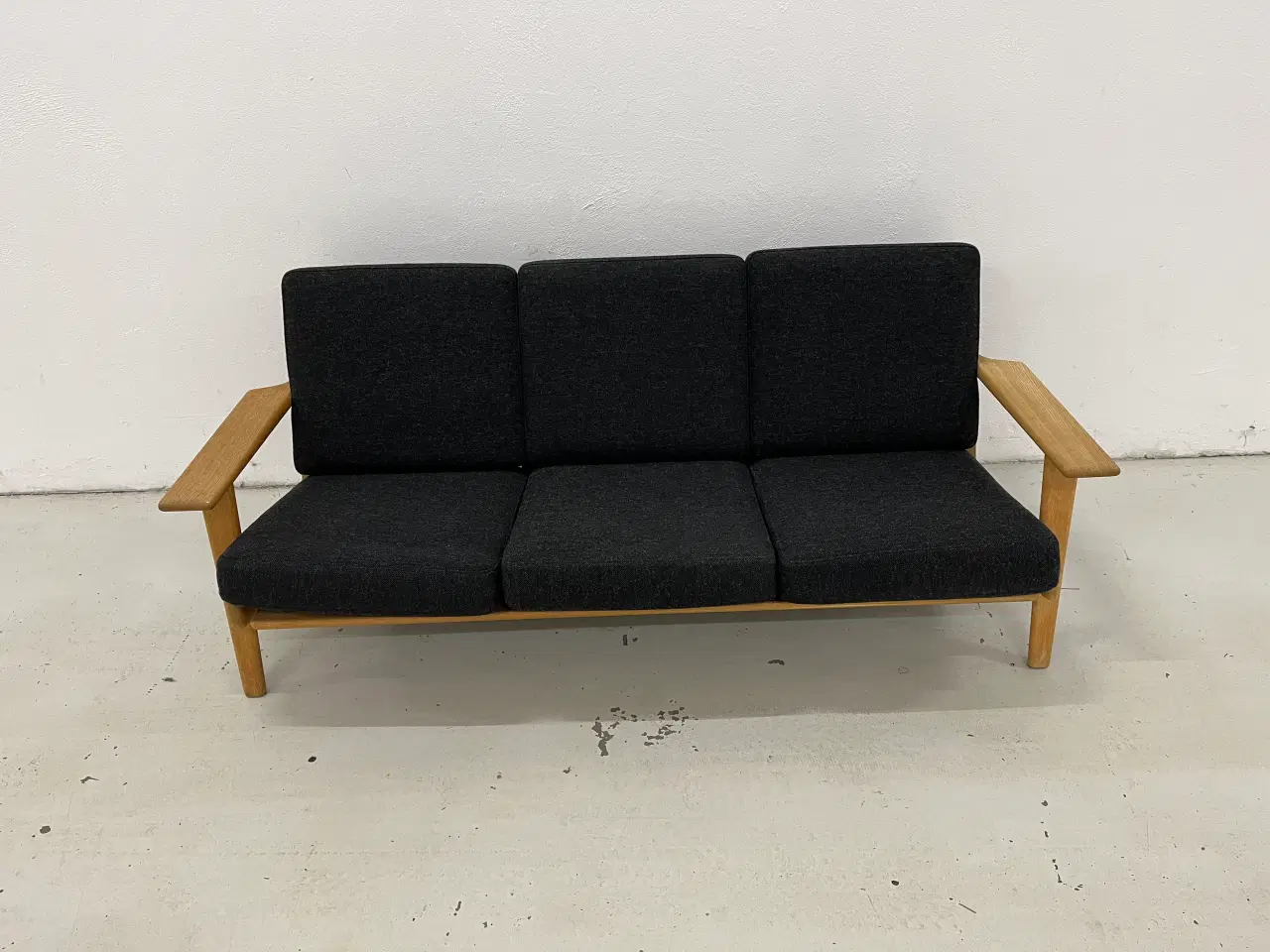 Billede 2 - Hans J Wegner Ge-290/3 mørkegrå Hallingdal uld.