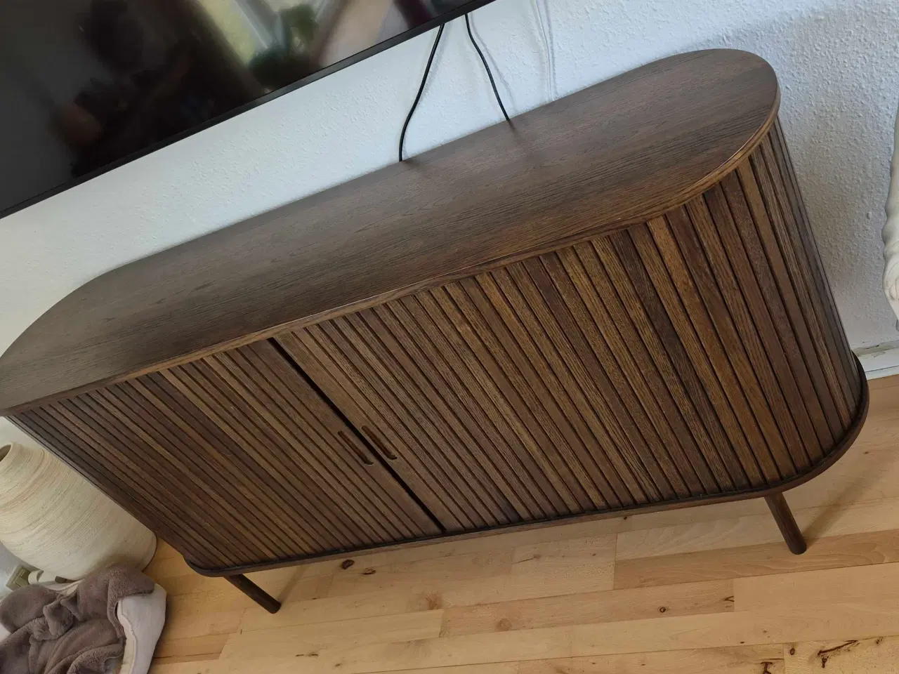 Billede 2 - Mørk eg, lyngvig skænk.