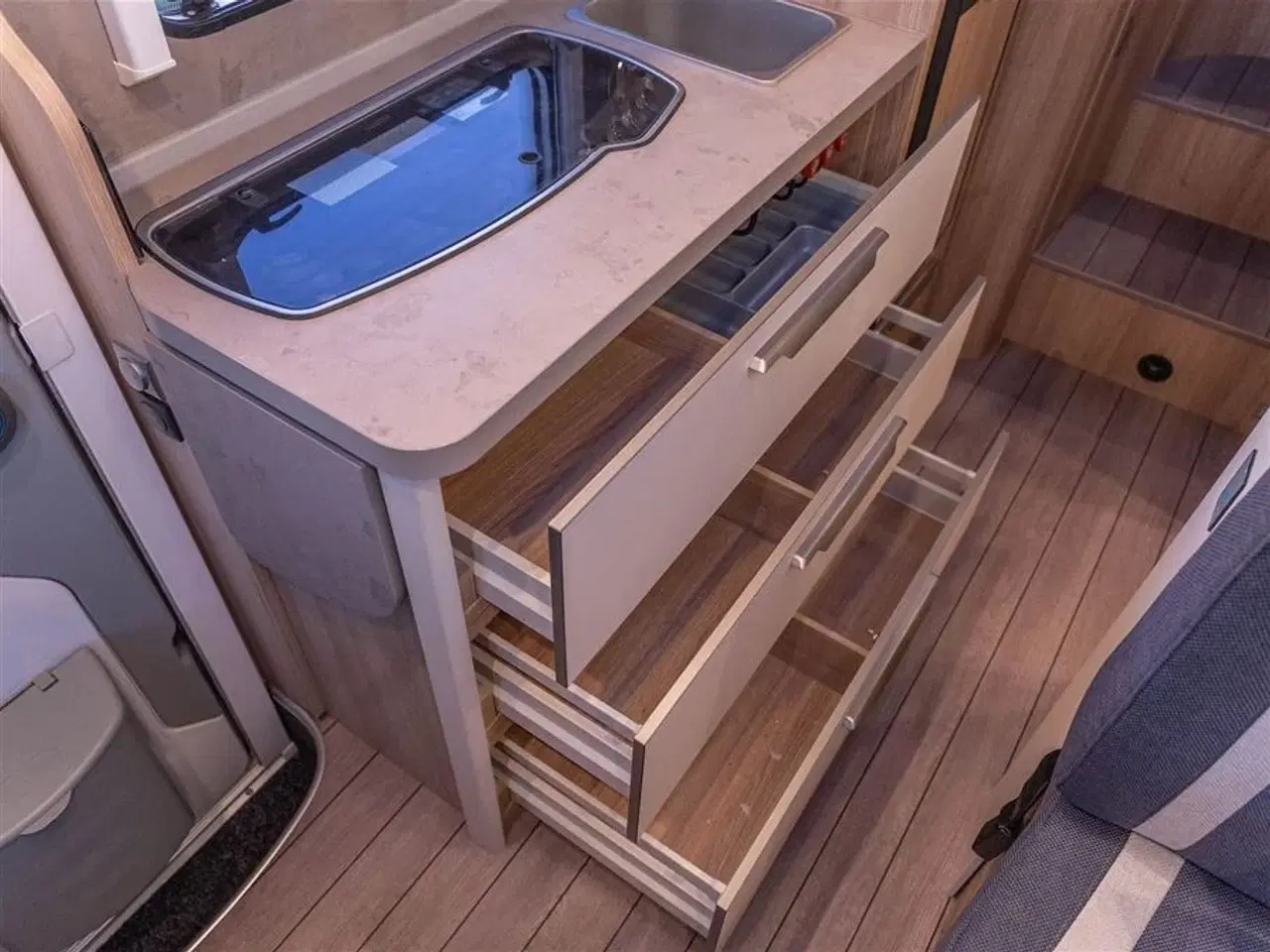 Billede 25 - 2017 - Knaus Sky TI 650 MEG Platinum Selection Automatgear og langsgående senge