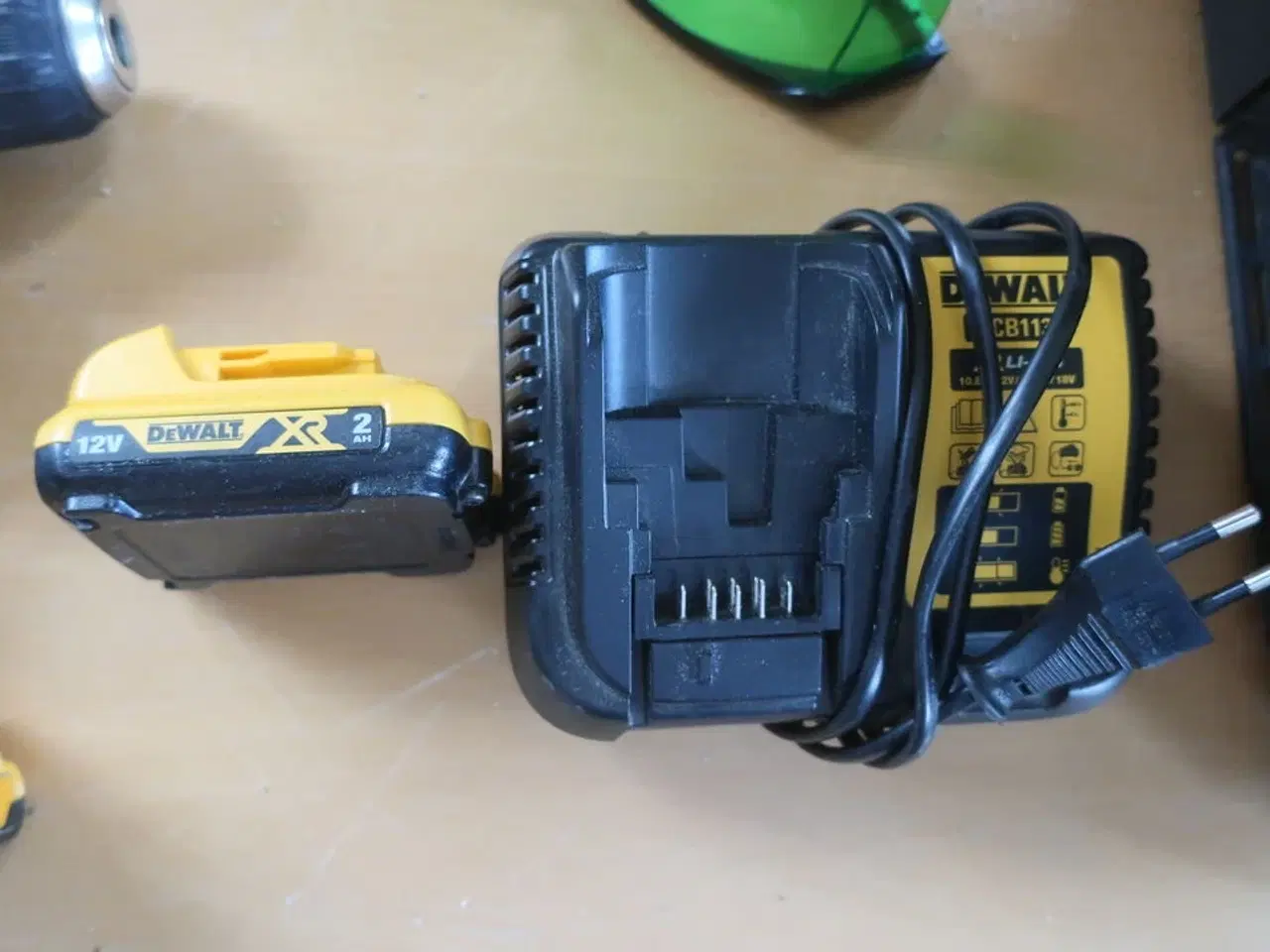 Billede 4 - Akkuværktøj DEWALT krydslinjelaser & skruemaskine inkl. lader og batteri