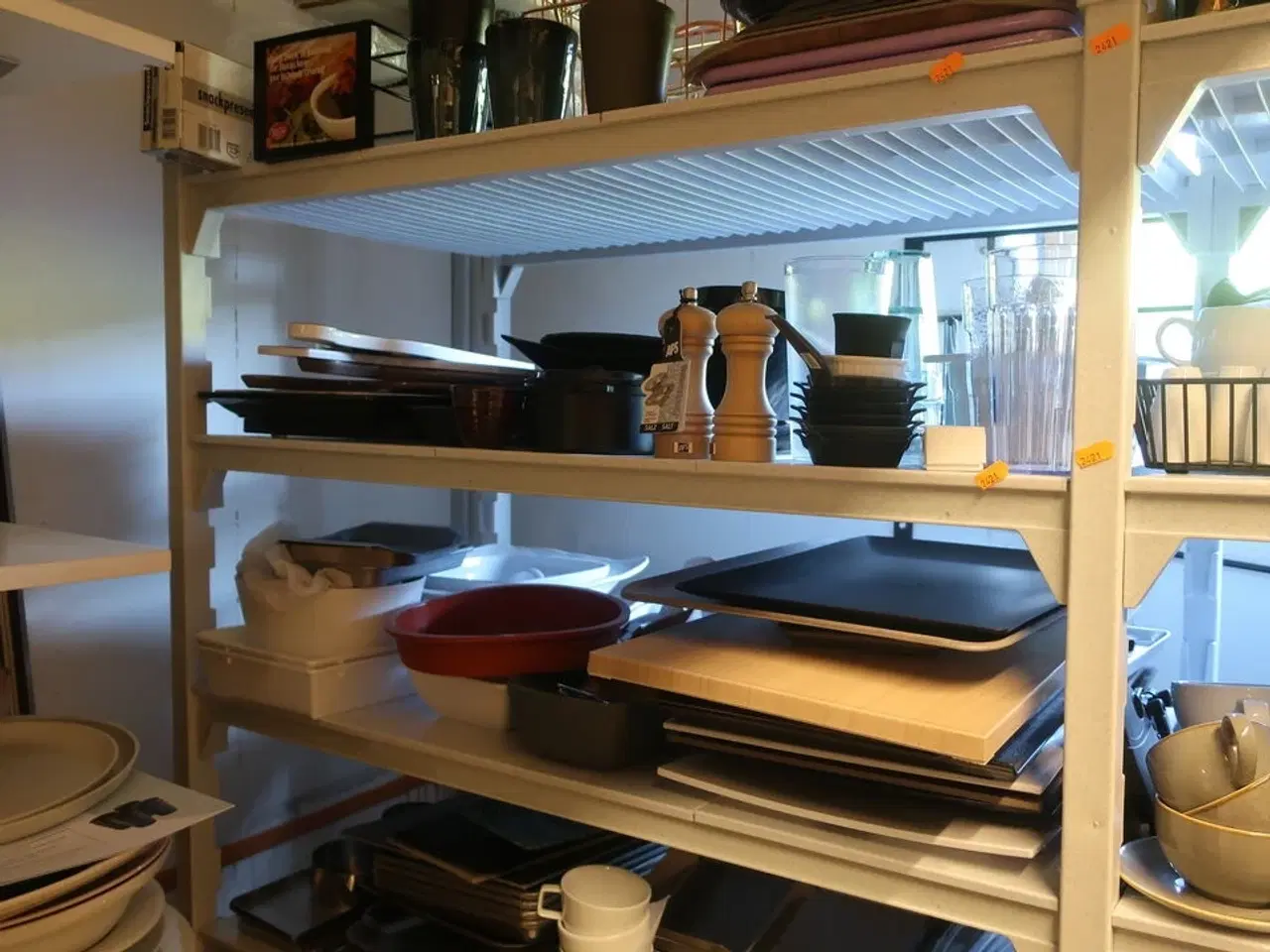 Billede 7 - Reol CAMBRO med indhold