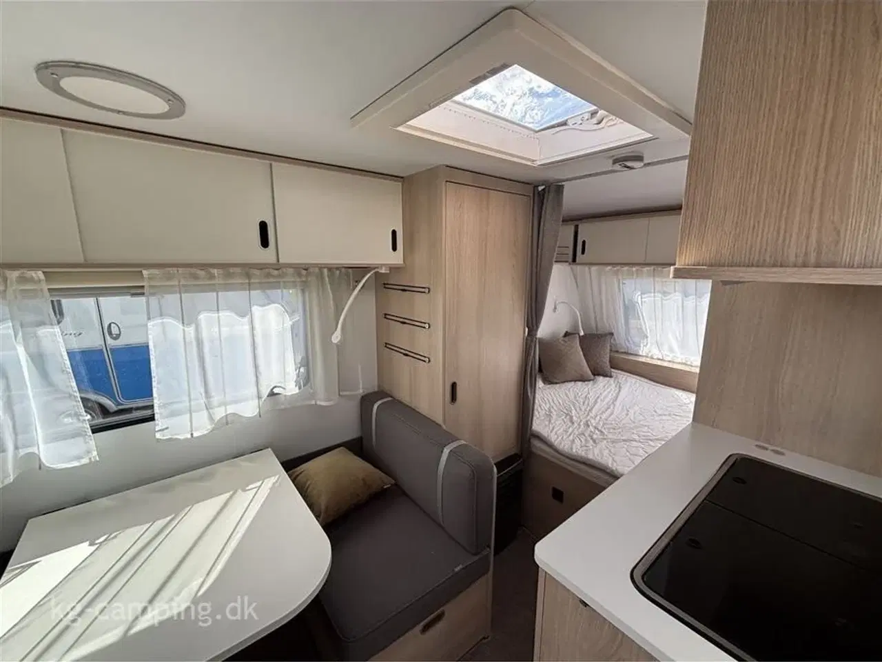 Billede 6 - 2023 - Adria Aviva 400 PS   Super rejsevogn med dobbeltseng.