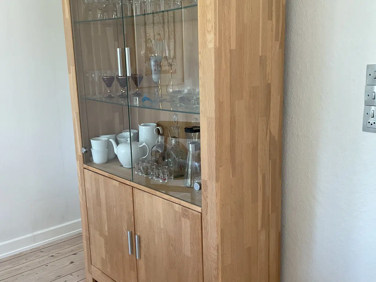 Billede 1 - Vitrine i massiv eg 