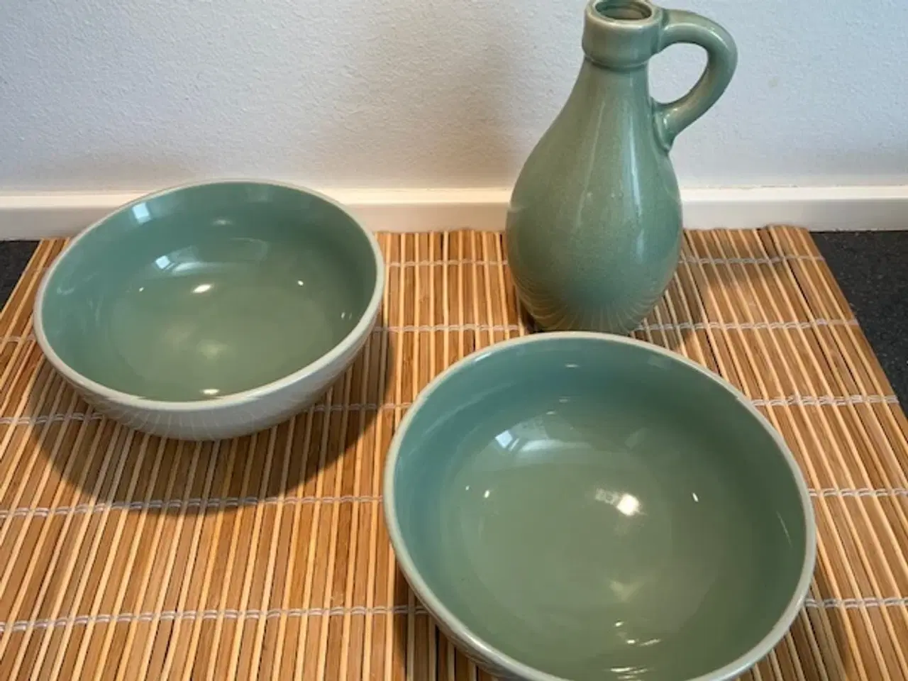 Billede 3 - Smukt keramik-sæt med 2 skåle og lille vase i grøn
