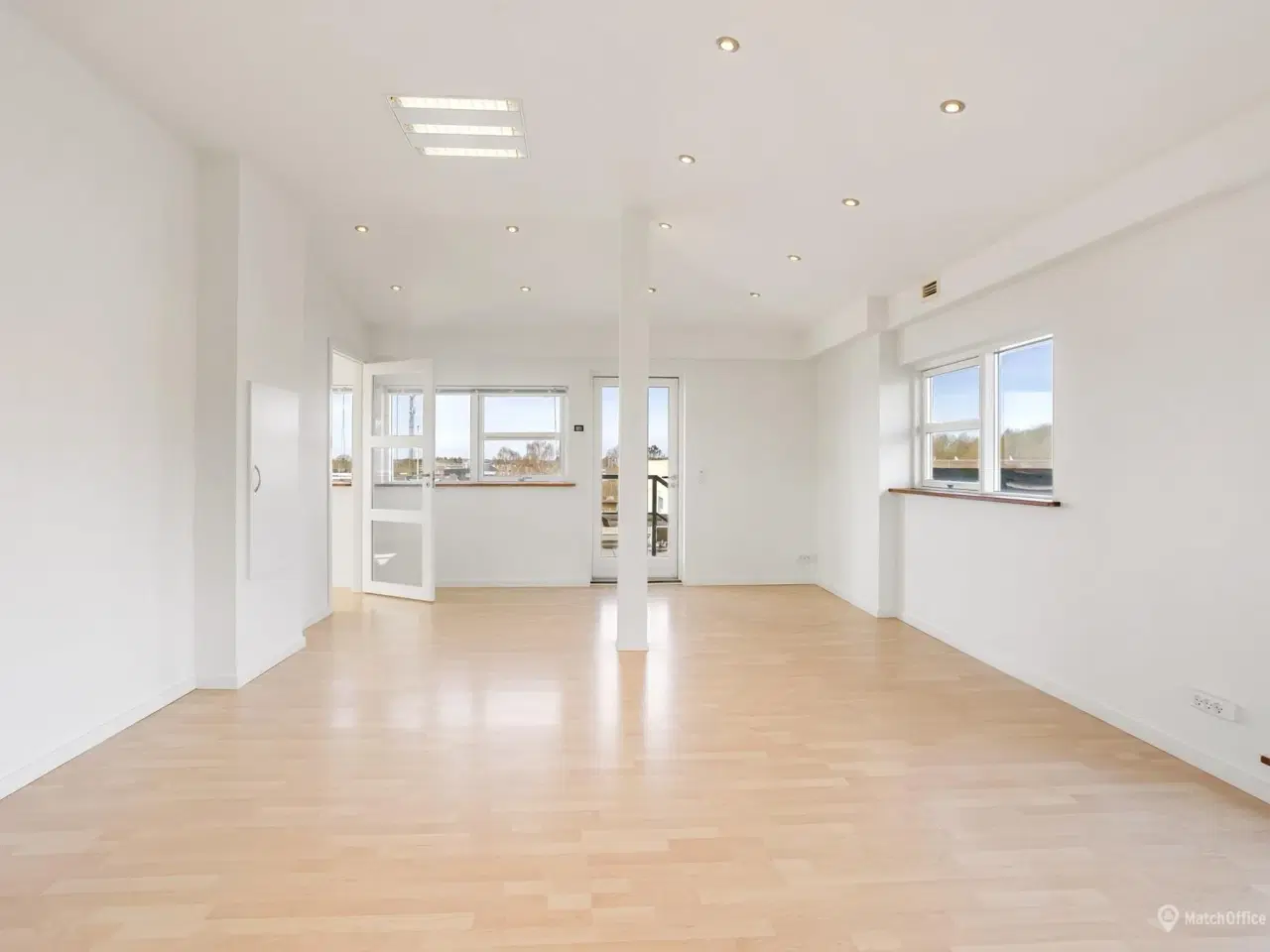 Billede 2 - Lyst kontor i større erhvervspark