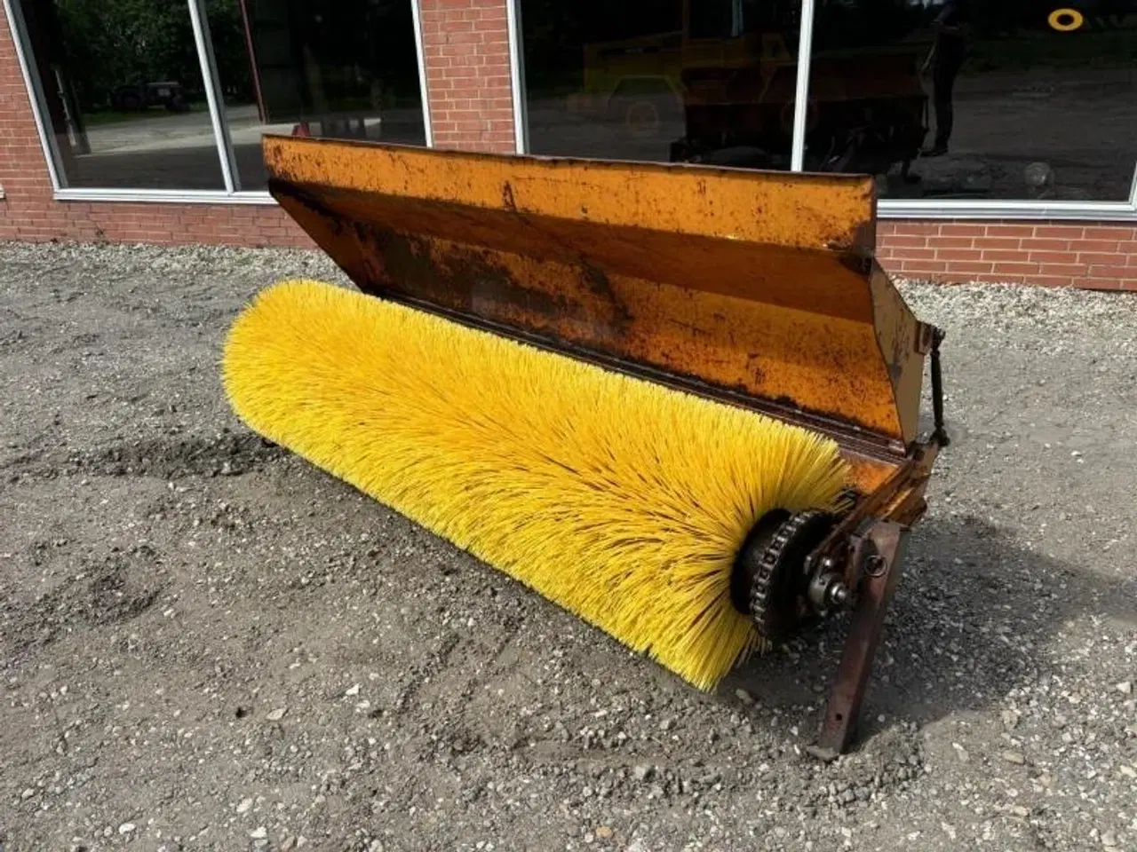 Billede 1 - - - - Kost med A-ramme