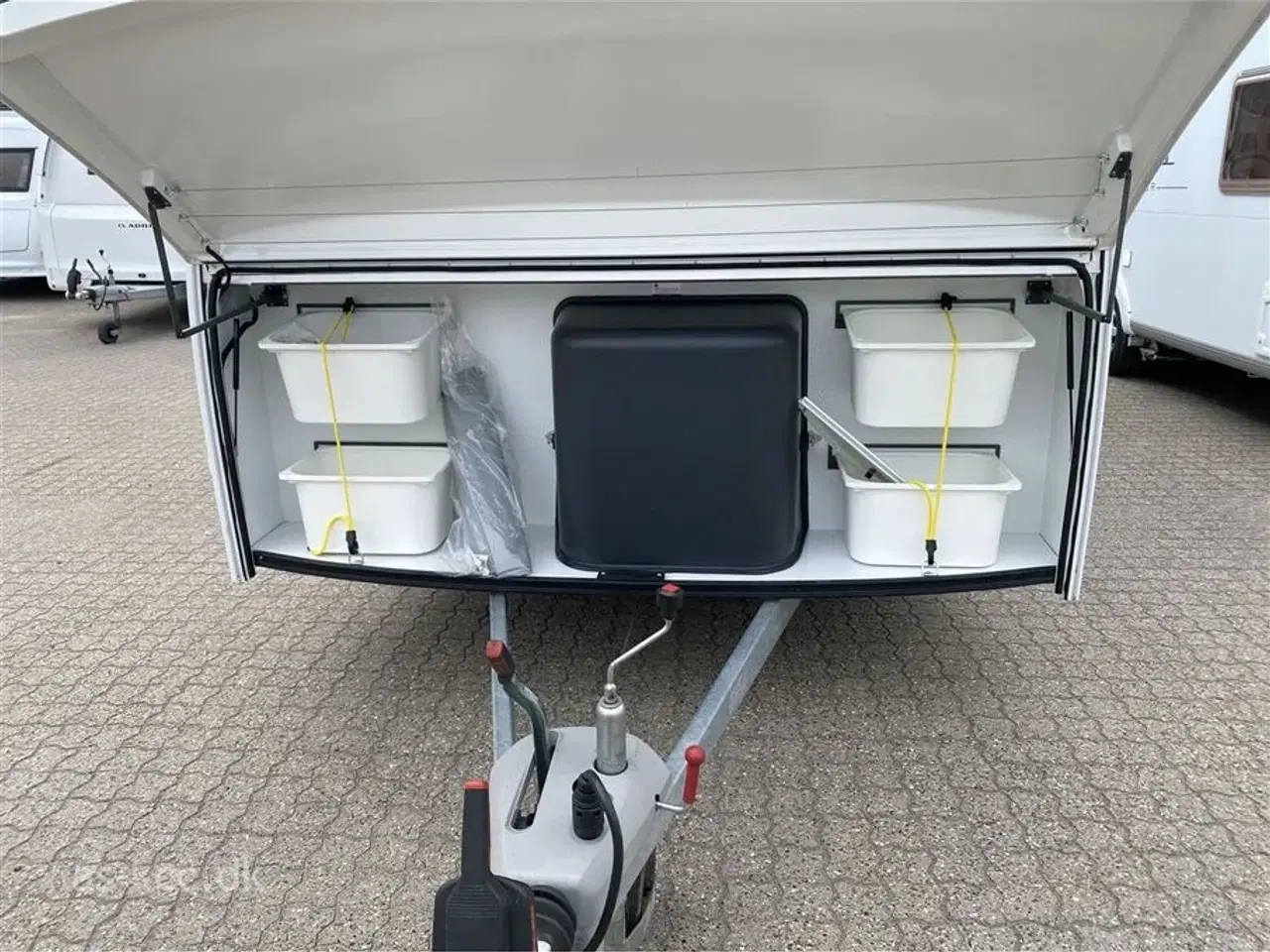 Billede 8 - 2025 - Adria Aviva 492 LU Adria Aviva 492 LU årg. 2025 med siddegruppe og 2 enkeltsenge med udtræk 5 sovepladser og 4 siddepladser