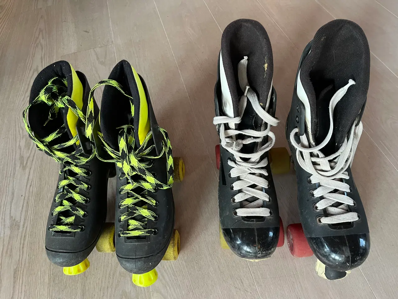 Billede 2 - To par rulleskøjter. Giv bud.