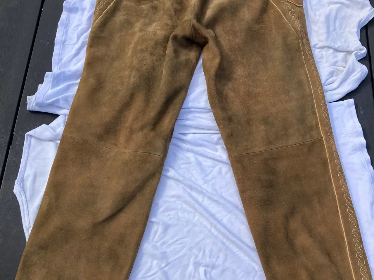 Billede 4 - Lederhosen af gedeskind, ægte bayriske, med bælte