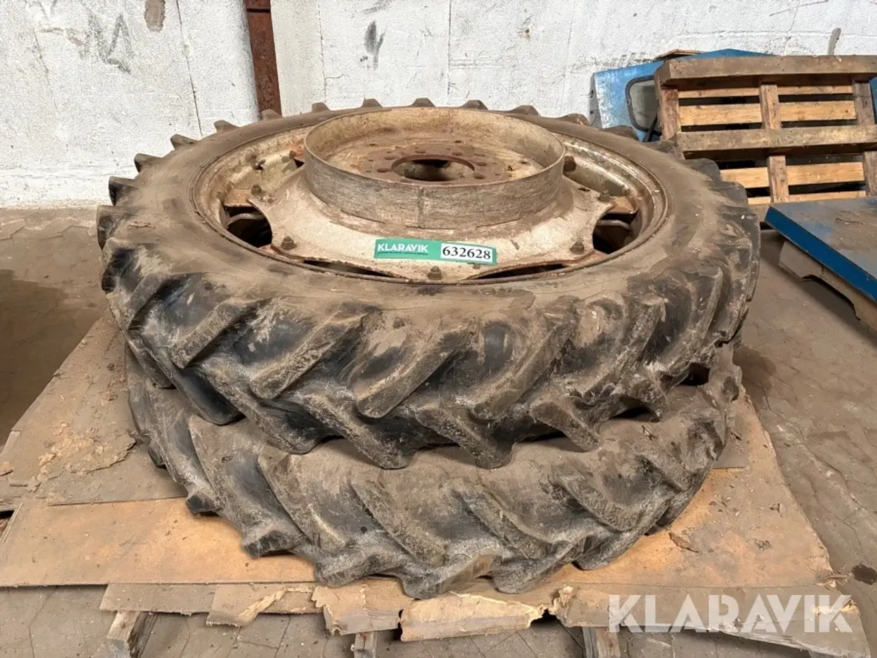 Billede 1 - Landbrugsdæk Taurus 12.4R46 2 styk