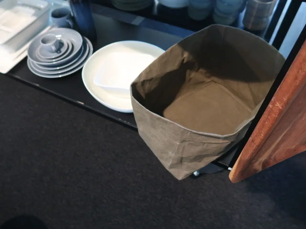 Billede 15 - Fade, glasflasker, brødrister, skåle m.m.